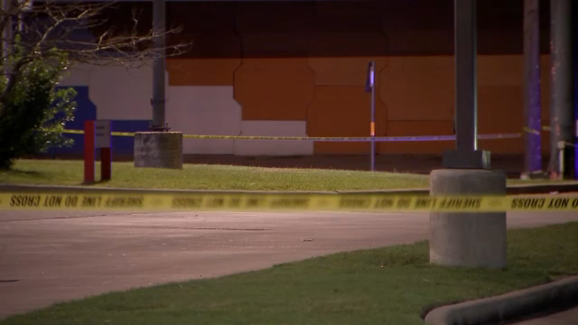 2 people injured in shooting at parking lot takeover in northeast Harris County, HCSO says