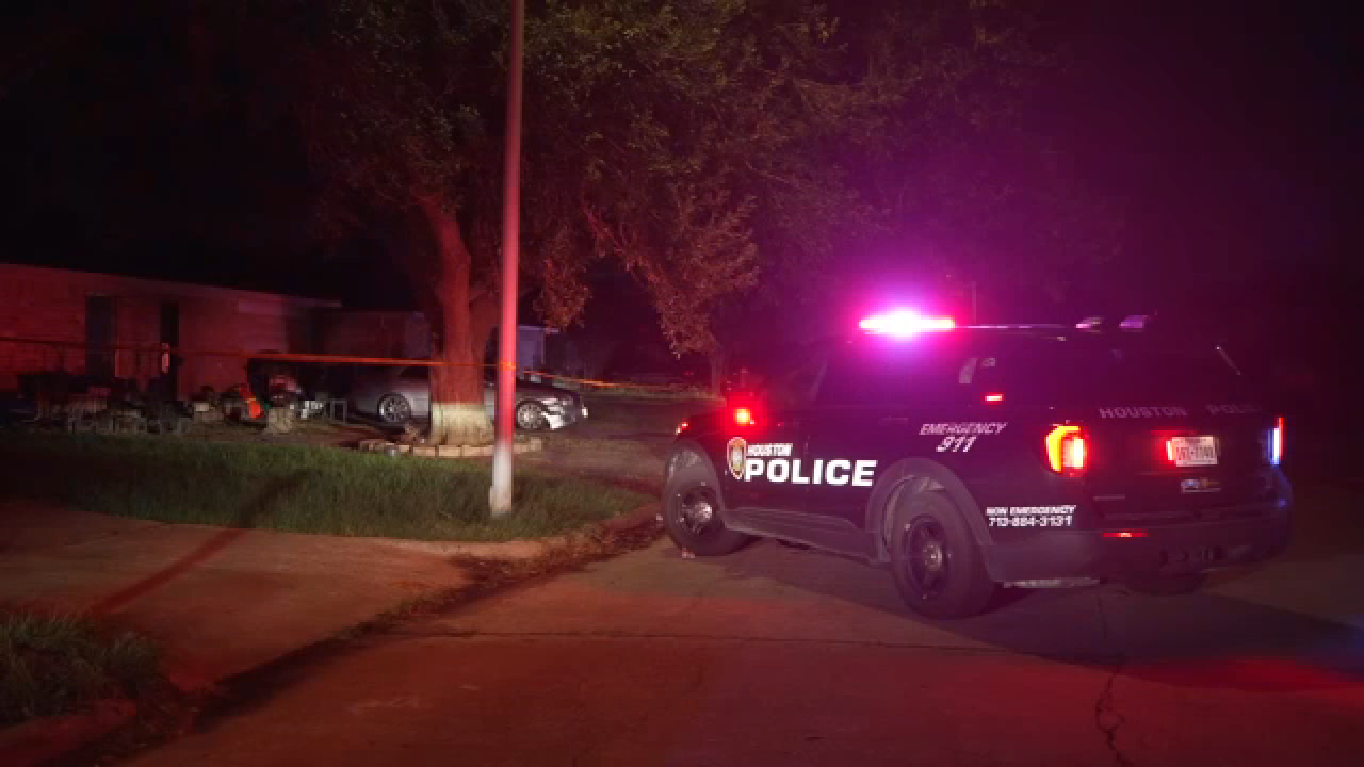 Man, woman found shot to death inside southeast Houston home, suspect at large, HPD says