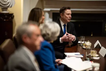 Texas governor’s office asked for broadband rules that help Elon Musk’s Starlink