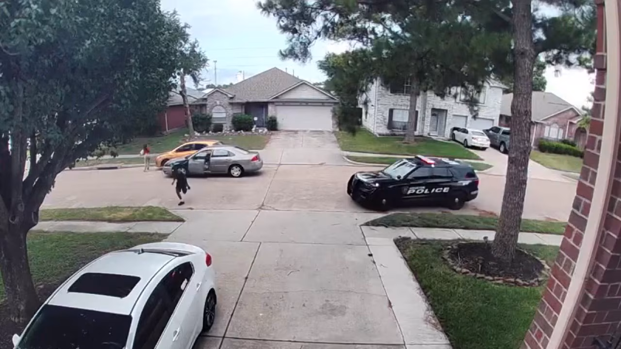 Houston DoorDash driver completes delivery after being hit by suspect in police chase